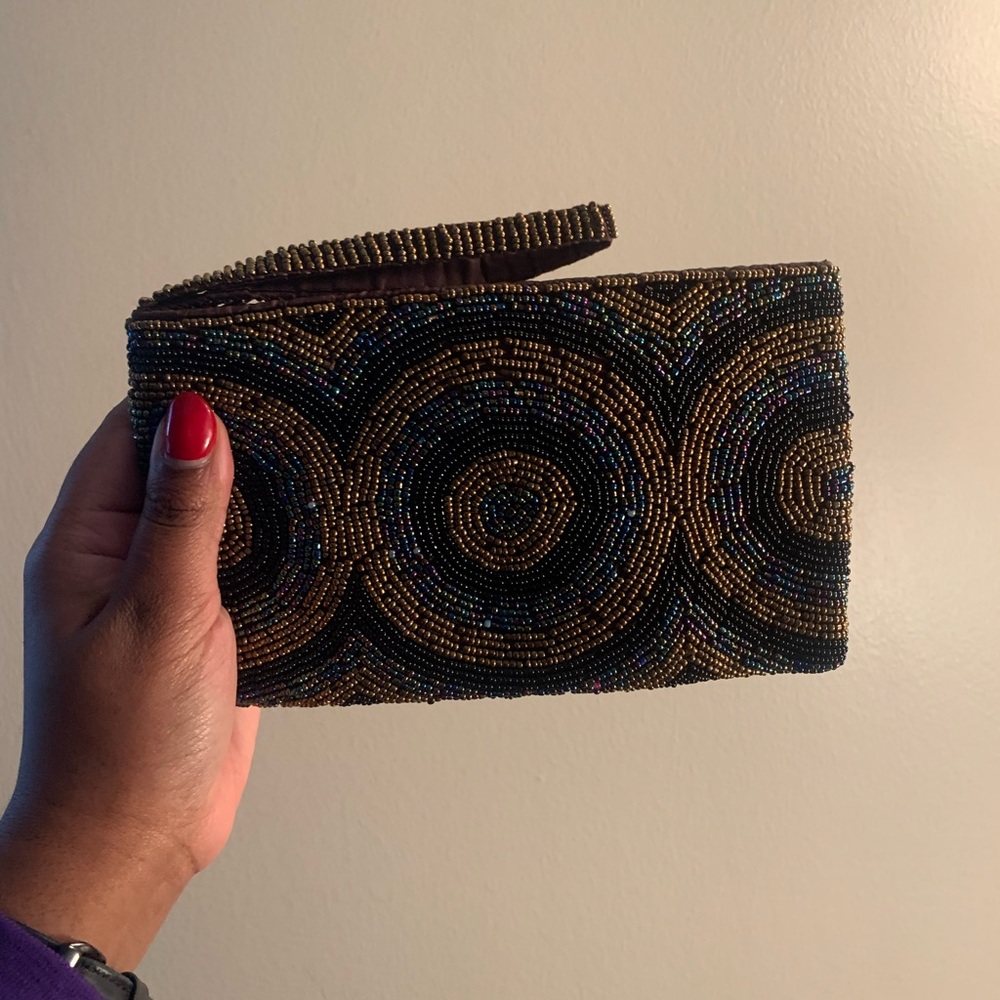 Beaded wristlet